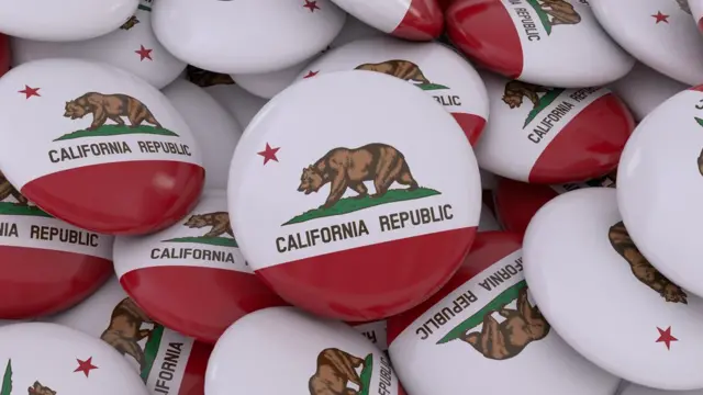 Broches com a bandeira da Califórnia