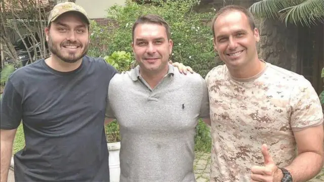 Carlos, Flávio e Eduardo Bolsonaro