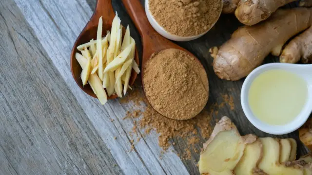 Gingembre et poudre de gingembre, thé au gingembre