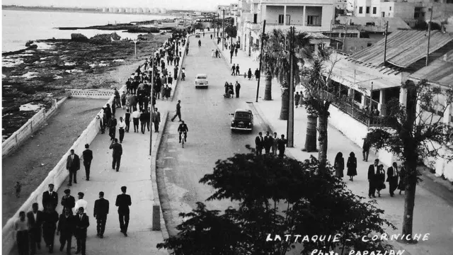 الكورنيش قبل بناء المقاهي البحرية في النصف الثاني من الستينيات