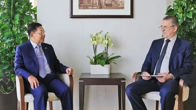 ၂၀၂၀ ဇွန် ၂၅ ရက်က ရုရှားနိုင်ငံခရီးစဉ်အတွင်း ရုရှအခြေစိုက် Arguments and Facts သတင်းဌာန နဲ့တွေ့ဆုံ မေးမြန်းခန်းမှာ တပ်မတော်ကာကွယ်ရေးဦးစီး ချုပ်က ခုလိုပြောကြားခဲ့