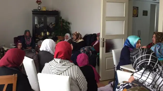 Dua okuyan kadınlar