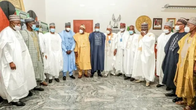 Minister of Justice Abubakar Malami with Kano govnor Abdullahi Ganduje and oda govnors for di wedding