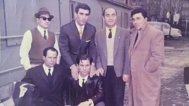 Ali Özkan (sağda) ve arkadaşları