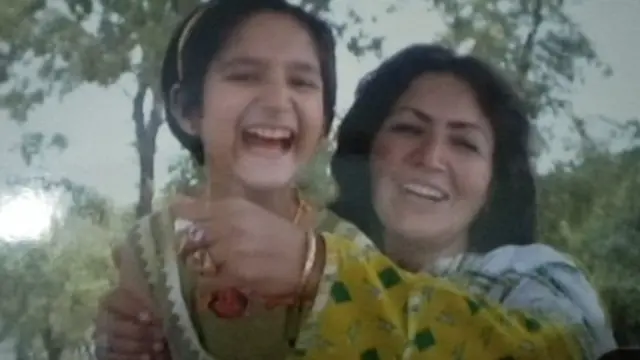 تطهیر فاطمه له خپلې مور سره