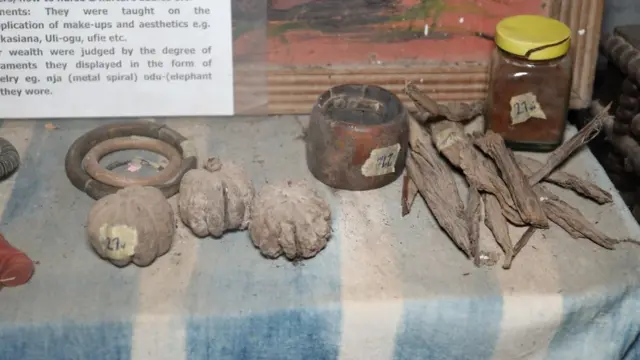 Ọtụtụ ihe ndị e ji achọ mma n'oge gboo bụ na mgbọrọgwụ osisi dị icheiche ka e si enweta ya