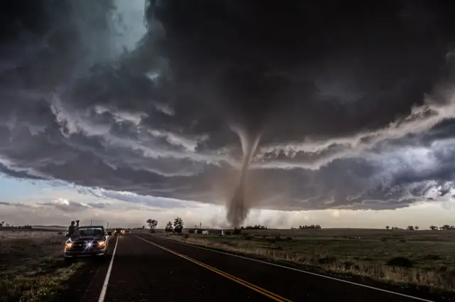 Tim Moxon: el espectáculo de un tornado