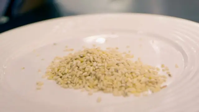 বাংলাদেশ, ফিলিপাইন, ইন্দোনেশিয়ার মতো দেশে ভিটামিন এ-র অভাব দূর করতে চালের সঙ্গে ভিটামিন এ মিশিয়ে দেয়ার এই উদ্যোগ