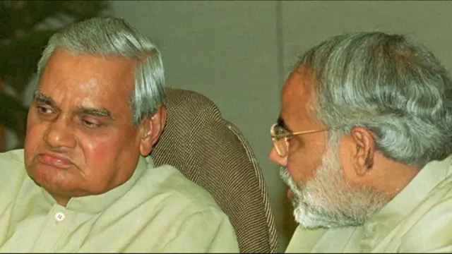 1975માં પ્રથમ વખત, 1998માં બીજી વખત અને 2002માં ત્રીજી વખત વહેલી ચૂંટણી થઈ હતી