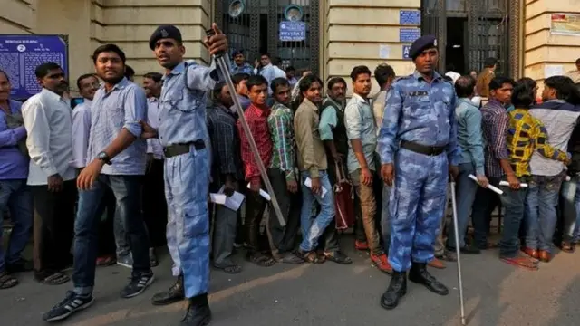 नोटबंदी से लोगों को दिक्कतें हो रही हैं, और इस सच्चाई से केंद्र सरकार इंकार नहीं कर सकती है