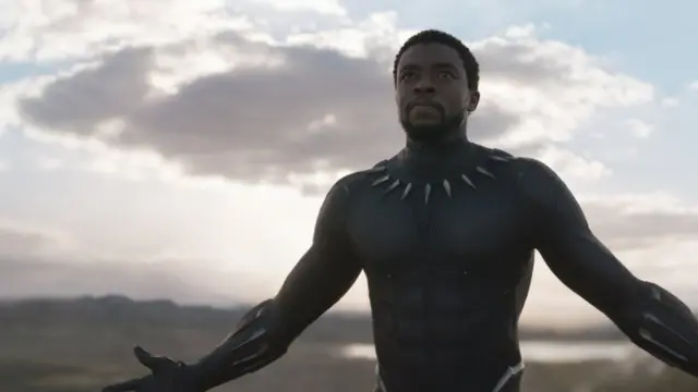 Chadwick Boseman como Black Panther