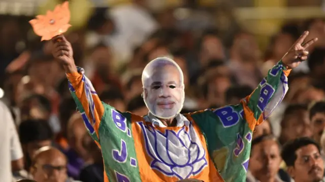 કૉંગ્રેસને આશંકા છે કે ઉત્તરાખંડ તથા ગોવામાં બહુમતીથી થોડો દૂર રહેશે, તો ભાજપ તેના ધારાસભ્યોને તોડી શકે છે