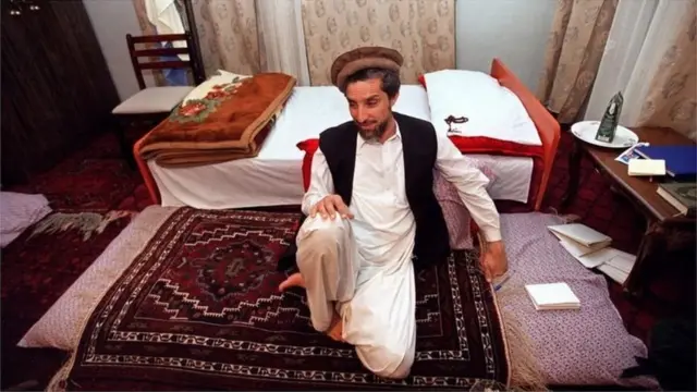 2001 میں صوبہ تخار میں احمد شاہ مسعود کی ایک تصویر