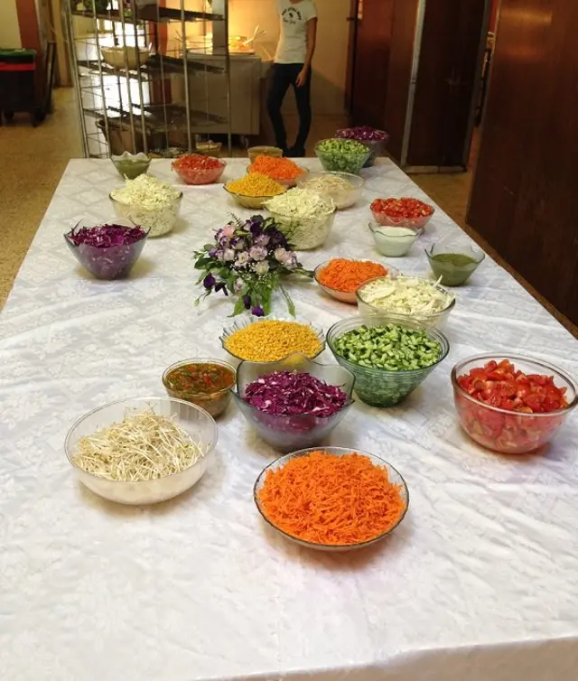 Trpeza u kibucu Jelena Komloš