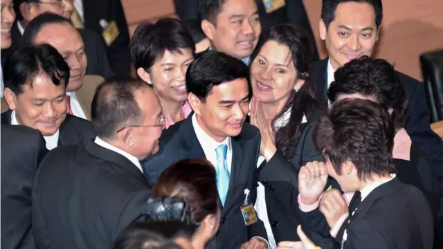 อภิสิทธิ์ เวชชาชีวะ