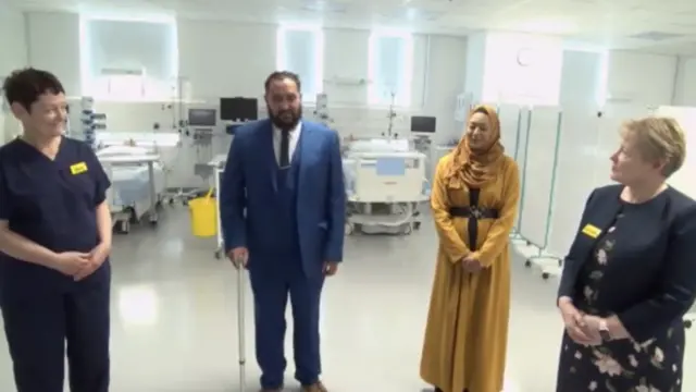 Kraliçe ile video görüşmesi gerçekleştiren Asef Hussain ve eşi Shamina