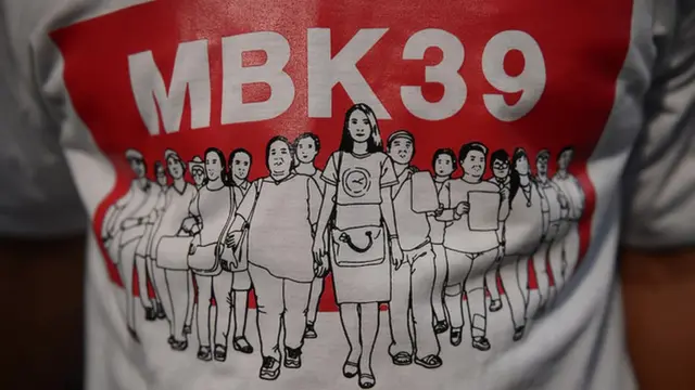 เสื้อกลุ่ม "คนอยากเลือกตั้ง" ที่มารับทราบข้อหา