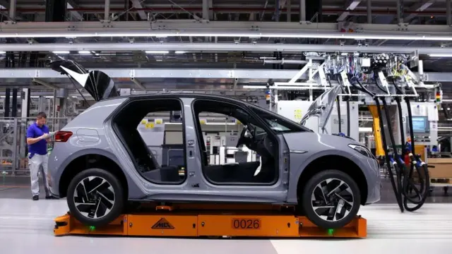 سه شرکت فولکس‌واگن، دایملر و ب‌ام‌و در مجموع روزانه حدود ۴۵۰ میلیون دلار ضرر می‌دهند