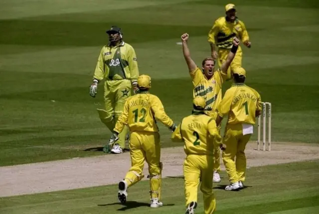 સાડા આઠ વાગ્યે દુનિયા ધૂંધળી દેખાવા લાગી, આંખો આંસુથી ભીંજાઈ ગઈ. પાકિસ્તાન 1999ની વર્લ્ડકપની ફાઇનલ હારી ગયું અને જિંદગીમાં પહેલી વાર દિલ તૂટી ગયું