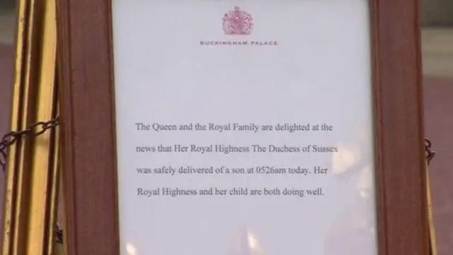 A notice of birth has been placed in the forecourt of Buckingham Palace