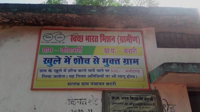 Cartaz explicando multa para quem defecarrealsbet é seguropúblico