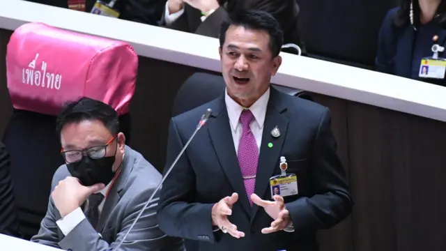 นพ.ชลน่าน ศรีแก้ว