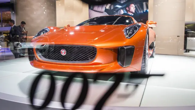 Jaguar en un salón de exhibición automotriz