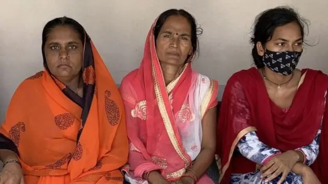 Mamake Kajal , Manju Devil katikati na familia yake