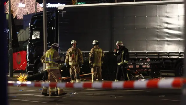 الشاحنة المستخدمة في دهس المتسوقين في أحد أسواق الميلاد في العاصمة الألمانية يوم الاثنين