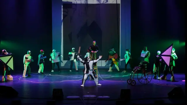 Спектакль "Победа над Солнцем" на сцене Оперного театра в Салониках