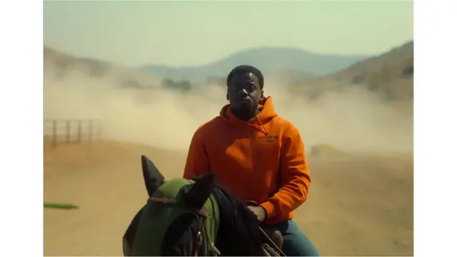 జోర్డాన్ పీలే తాజా చిత్రం నోప్ ట్రైలర్లో కనిపించిన యూఎఫ్వో లేదా ఫ్లయింగ్ సాసర్ . జులై 22న విడుదలయ్యే ఈ సినిమాలో డేనియల్ కాలూయా నటించారు.