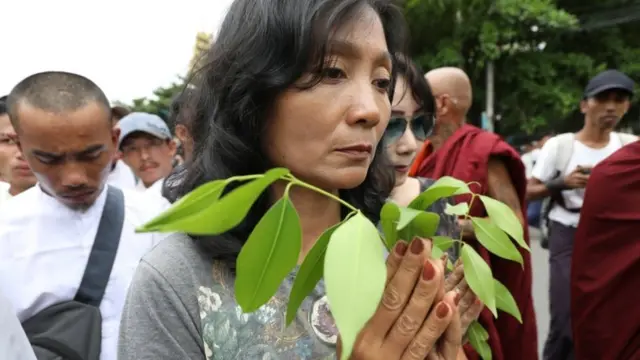 ဦးဝီရသူအတွက် ဆုတောင်းပွဲတွေလည်း ထောက်ခံသူတွေ ပြုလုပ်ခဲ့
