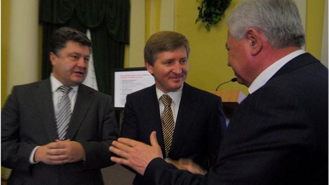 Одне з небагатьох фото, на якому Петро Порошенко і Рінат Ахметов - поруч. ФОТО 2008 року