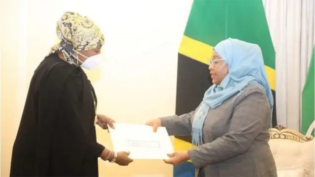 Amina akiwa na rais Suluhu