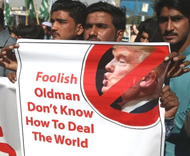 ट्रंप के विरोध में प्रदर्शन