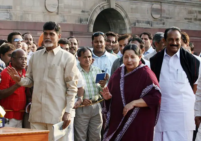 ஜெயலலிதாவுடன் வைகோ.