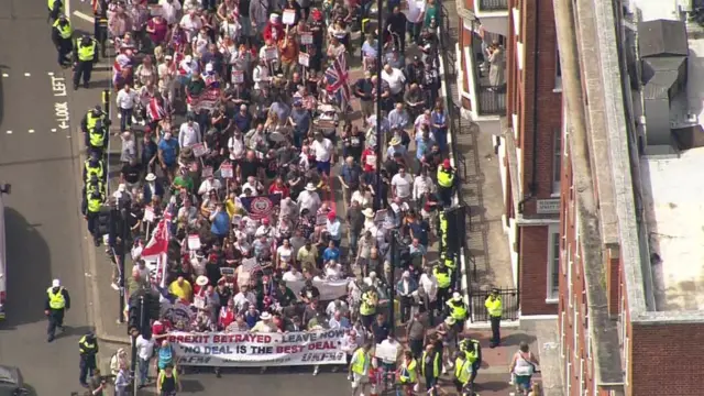 Imigwi UK Unity na Freedom yari mu yindi myiyerekano yo kugwanya abipfuza kuguma mu muryango wa Buraya