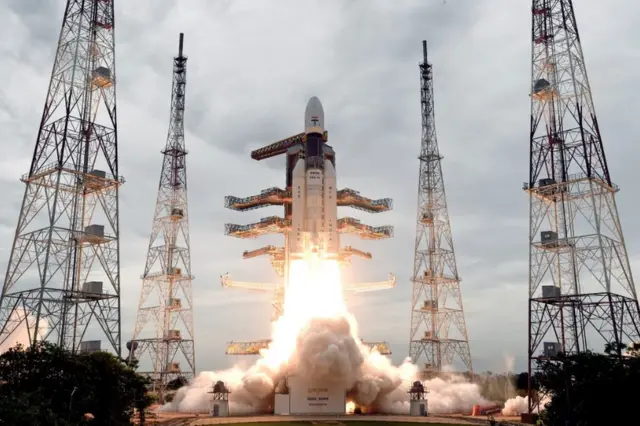 Chandrayaan-2 dey take off