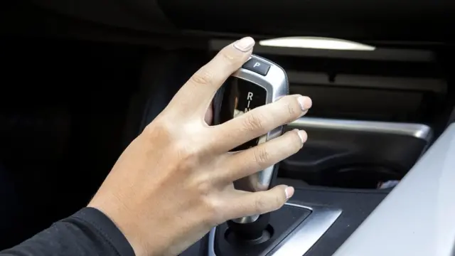 Дорогие автомобили реже пропускают пешеходов, и это может значить, что состоятельные водители менее вежливы на дороге