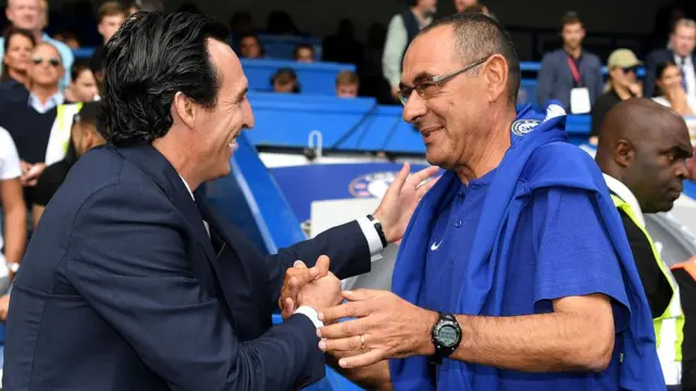 مائوریتسیو ساری (راست) و اونای امری