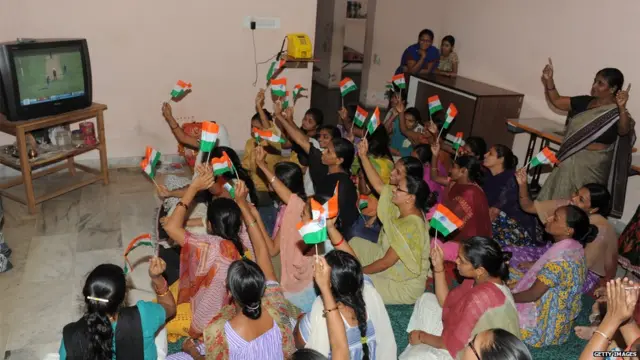 इंडिया पाकिस्तानची मॅच म्हटलं की घरोघरी पिकनिकसारखे प्लॅन बनायचे.