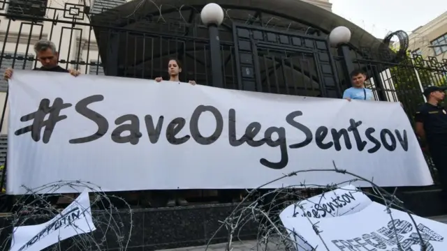 плакат свободу сенцову