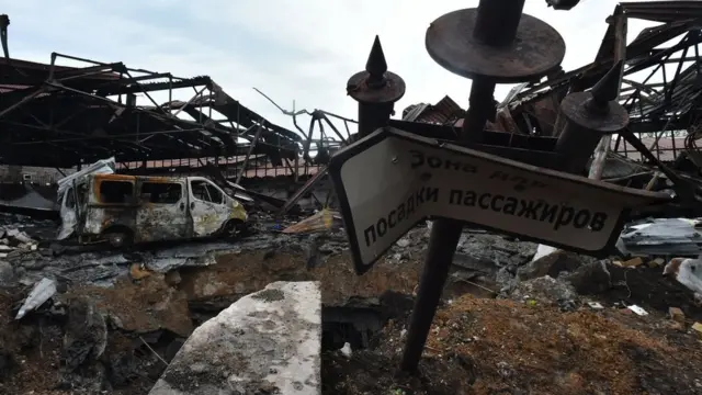 Image shows Ukraine's port city of Mariupol on May 18