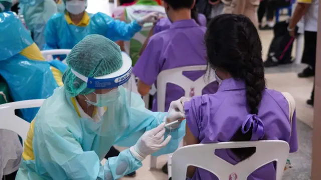 เด็กฉีดวัคซีนวันแรก