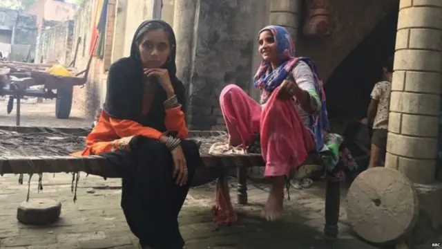 ਪਰਿਵਾਰ ਦੀਆਂ ਇਨ੍ਹਾਂ ਔਰਤਾਂ ਦਾ ਮੰਨਣਾ ਹੈ ਕਿ ਉਨ੍ਹਾਂ ਦੇ ਪਰਿਵਾਰ ਦੇ ਮਰਦਾਂ ਨੇ ਜਲਦਬਾਜ਼ੀ ਵਿੱਚ ਫੈਸਲਾ ਲਿਆ ਹੈ