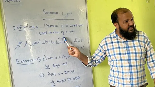 लखनऊ के गोमती नगर के दारूल उलूम वारसिया मदरसे में अंग्रेज़ी के शिक्षक शाहिद अहमद