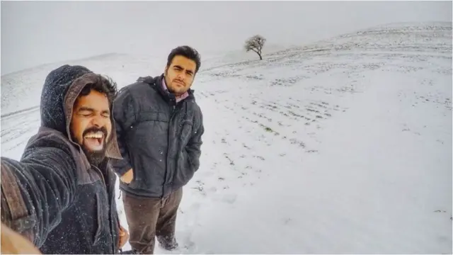 మరో వ్యక్తితో ఫ్రాన్సిస్