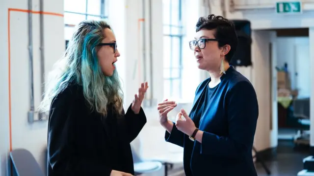 อัญชุลี และ นานา