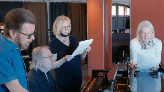 ثلاثة من أعضاء فرقة أبا