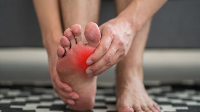 Cómo puede afectar a la salud de tus pies el hábito (o la moda) de no  llevar calcetines - BBC News Mundo